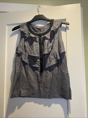 Vero Moda Gray Ruffle-Neck Sleeveless Blouse. Size L